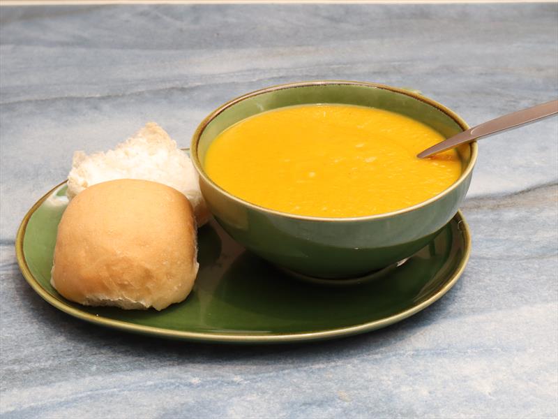 Curried apple and carrot soup