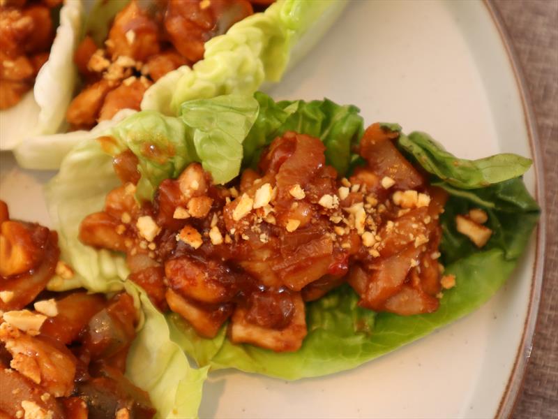 Satay lettuce wraps