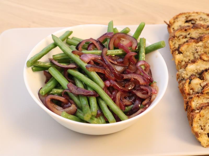 String Beans with Caramelized Red Onion